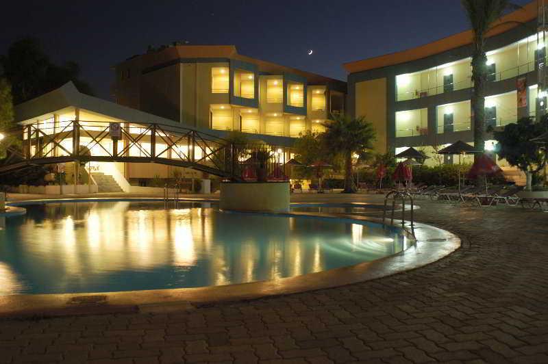 Sunland Holiday Resort 伊利索斯 外观 照片